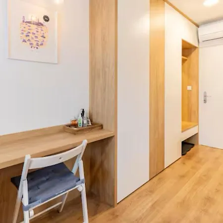 New With Free Parking In A Garage Apartamento