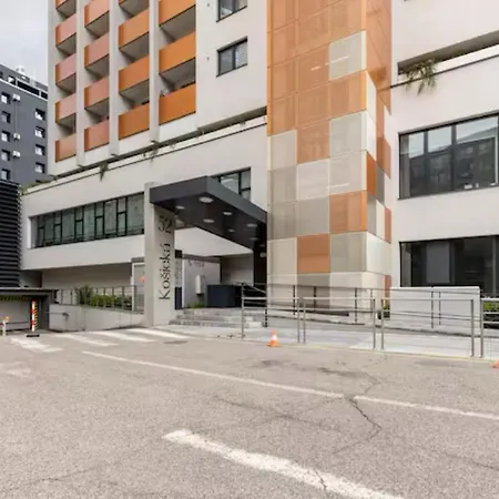 New With Free Parking In A Garage Daire Bratislava